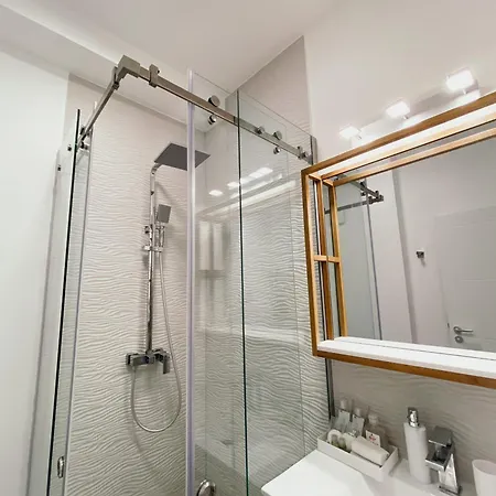 Exclusive In The Center Of Apartment *